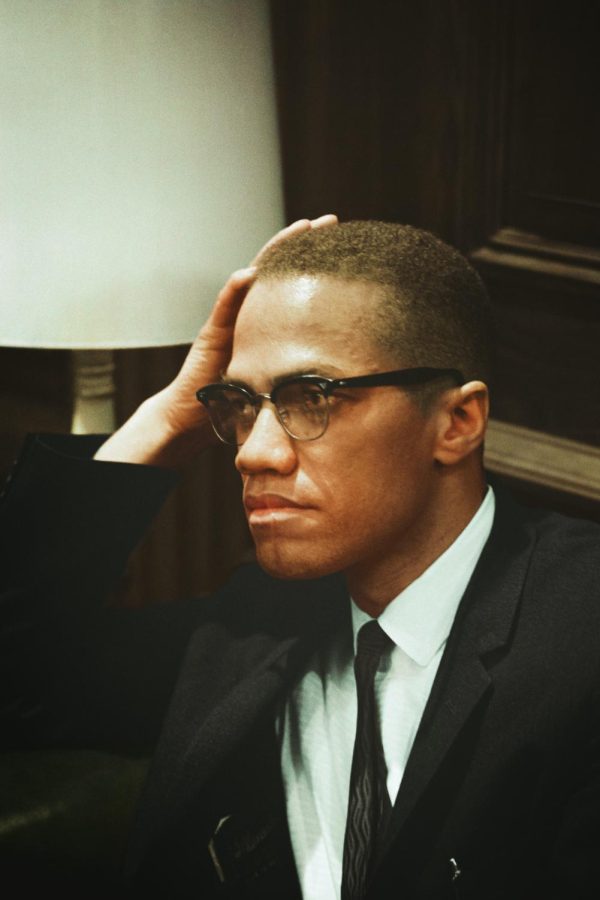 Malcolm+X+waits+at+Martin+Luther+King+press+conference%2C+head-and-shoulders+portrait+by+Unseen+Histories+and+liscensed+under+Unsplash.